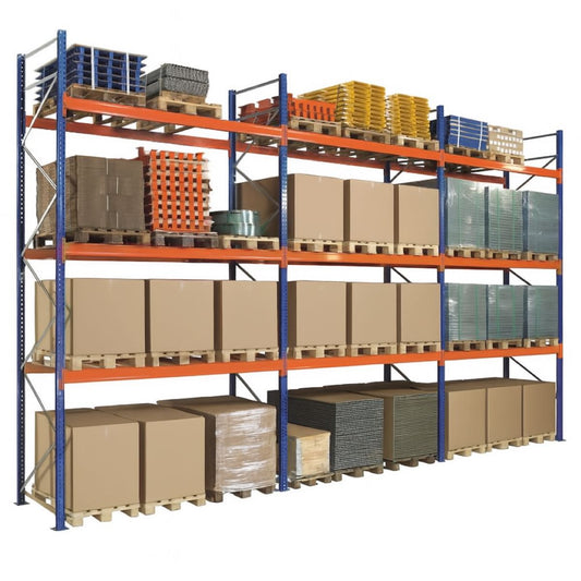 4 szintű raklapos tárolóállvány, 29,7 m hosszú, 1 m mély, 3,2 m magas, kapacitás 132 raklap (12x11)