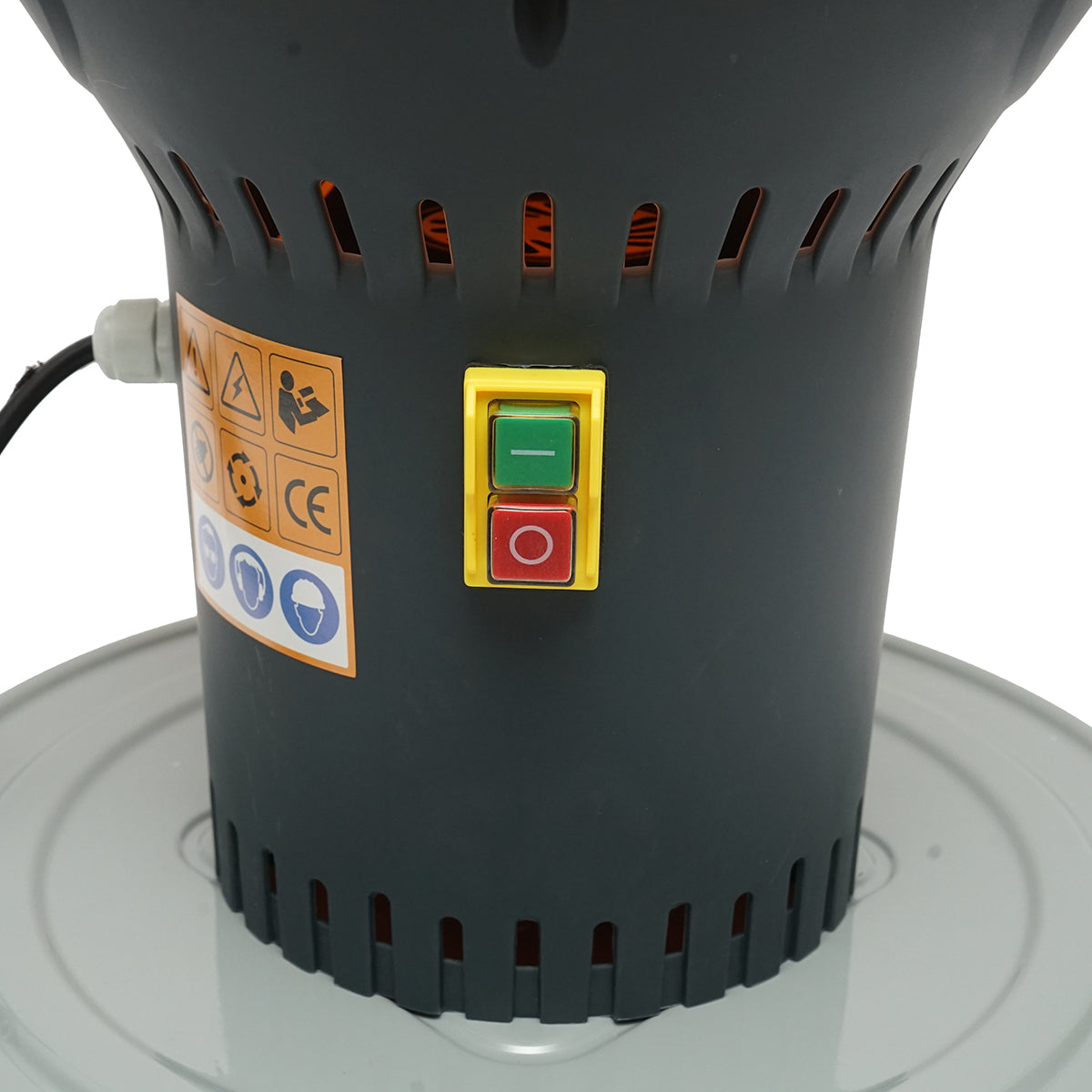 Elektromos gabonamalom 1,3 KW, 220V, 60L tartály, 19000 r/min, kapacitás 350 kg/h, 5 szitát tartalmaz.
