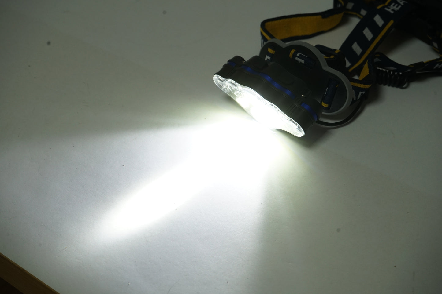 Fejlámpa 8 LED-del, 3 világítási móddal, 2200 mAh-s újratölthető USB-akkumulátorral Crownman