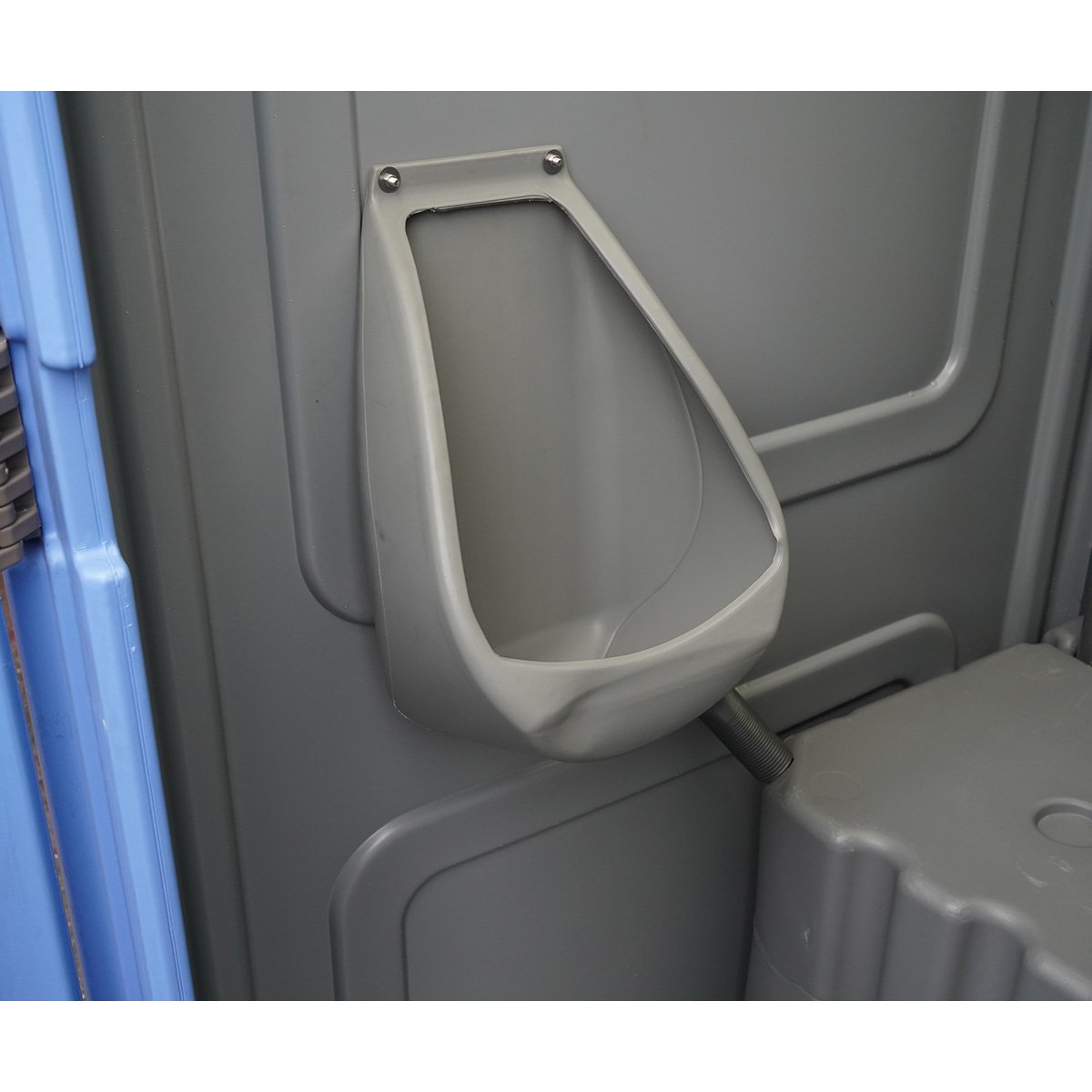 Ökológiai szennyvíztartályos WC 350L HDPE mosdóval, piszoárral, tükörrel, toalettpapír-tartóval és ruhaakasztóval 1150x1150x2250mm