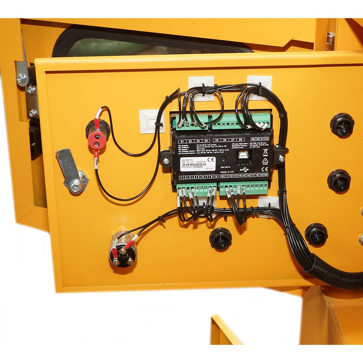 Háromfázisú hangszigetelt elektromos generátor 50KVA, 230/400V, Ricardo 56kW ZH4105ZD Breckner Germany dízelmotor