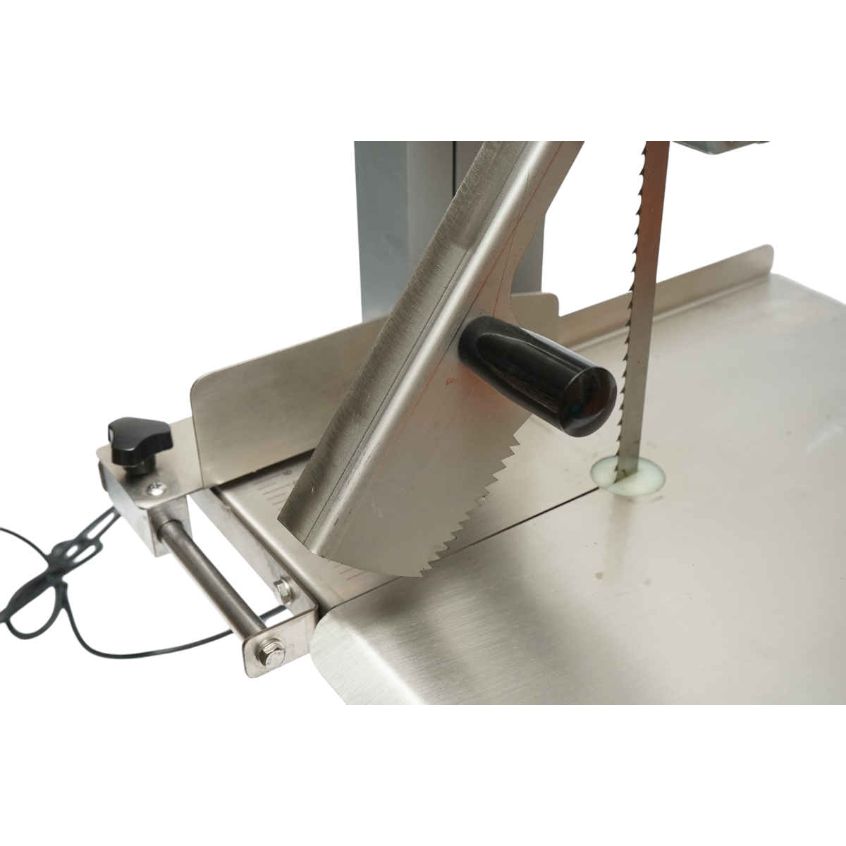 Elektromos hús- és csontszeletelő 850W, 220V, vágási sebesség 9,5 m/s, fűrészlap 1200mm
