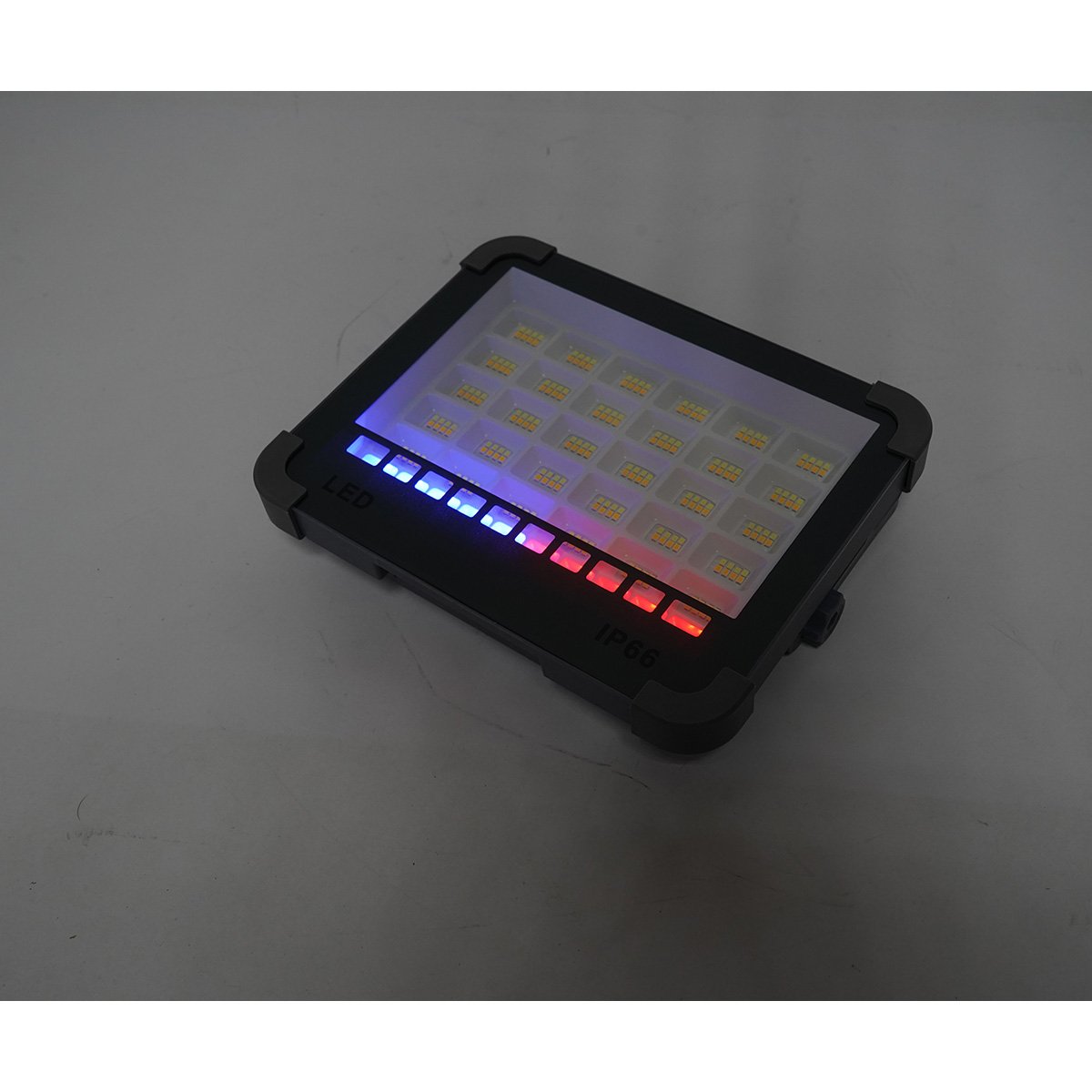 Hordozható LED projektor 100W napelemes panellel 3W, 3600mAh akkumulátor, 6 világítási mód, mágnes, horog, USB Power Bank 210x170x55mm Breckner Germany