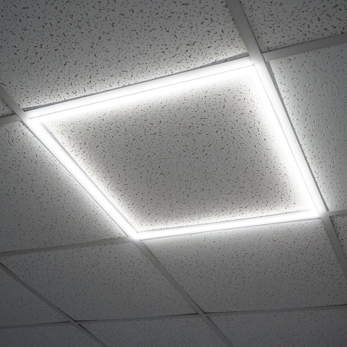Vékony LED panel 48W, 220V, 595x595x7mm kazettás mennyezethez Breckner Germany