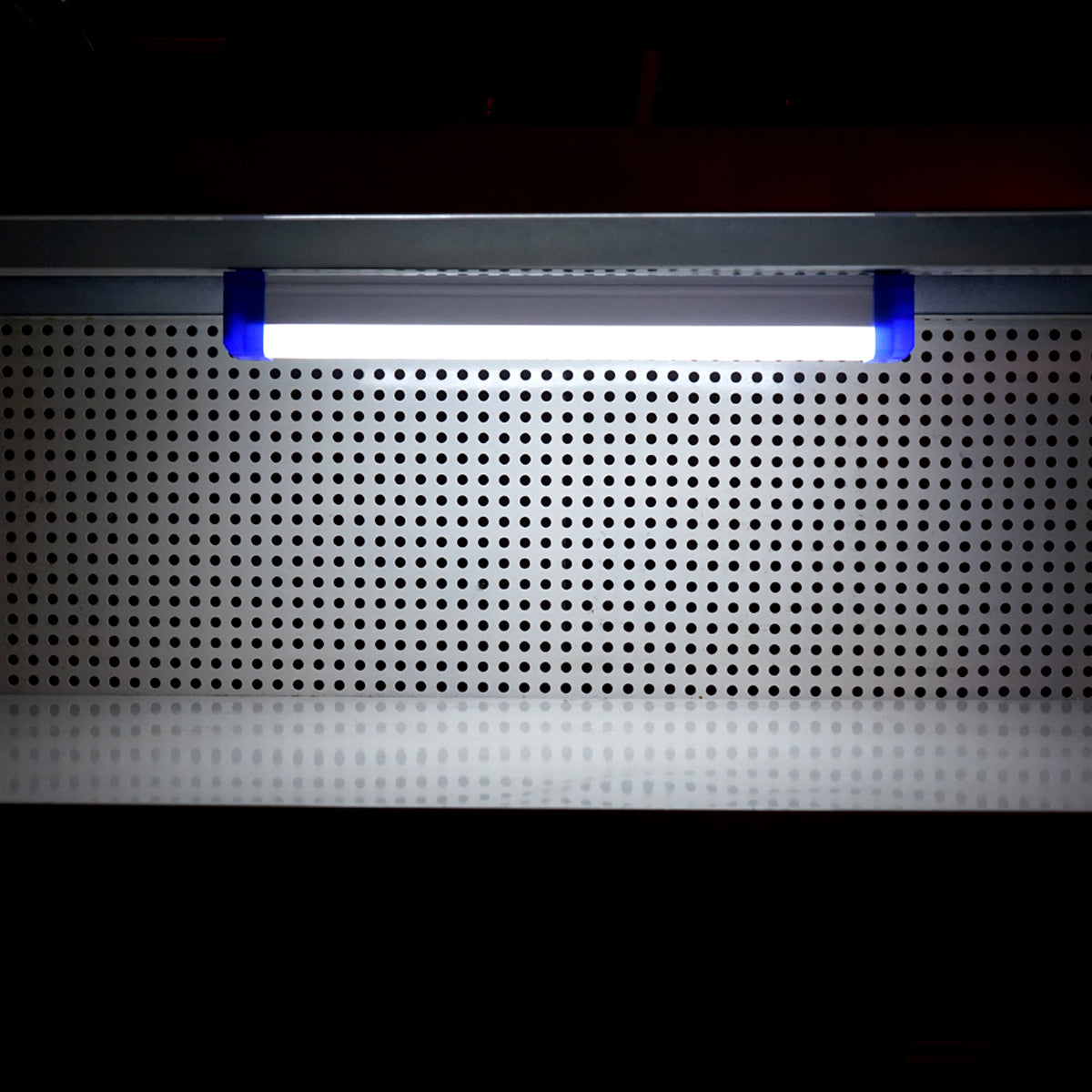 90W, 6500K LED lámpa mágneses markolattal és 2400mAh újratölthető akkumulátorral 520x23x38mm IP20 Breckner Germany