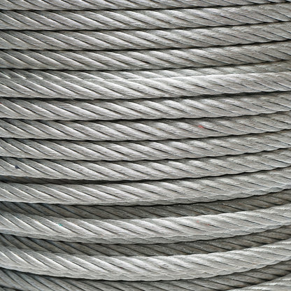 10 mm-es horganyzott acélkábel, 6x37 huzal, maximális terhelés 5220 kg, súly 34,6 kg, 100 m/tekercs.