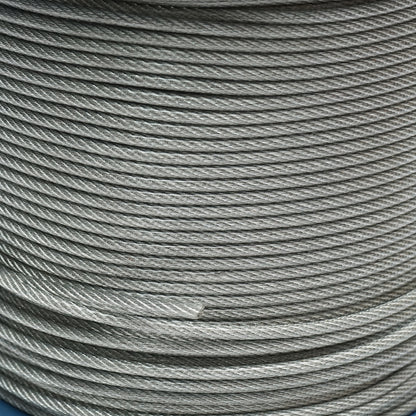 Horganyzott acélkábel 4 mm-es PVC köpennyel, 6x7+FC huzalok, maximális terhelés 539 kg, súly 8,08 kg, 200 m/tekercs.
