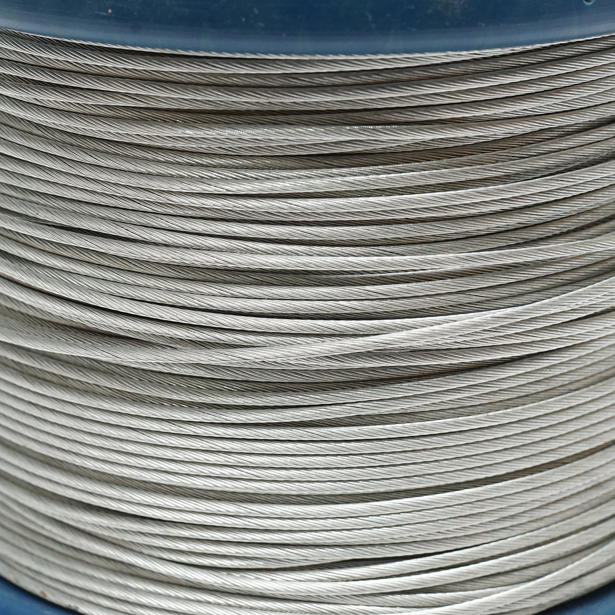 Horganyzott acélkábel 2mm, 1x19 szál, maximális terhelés 80Kg, súly 4.8Kg, 250m/tekercs