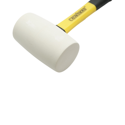Crownman 680g-os gumikalapács üvegszálas nyéllel