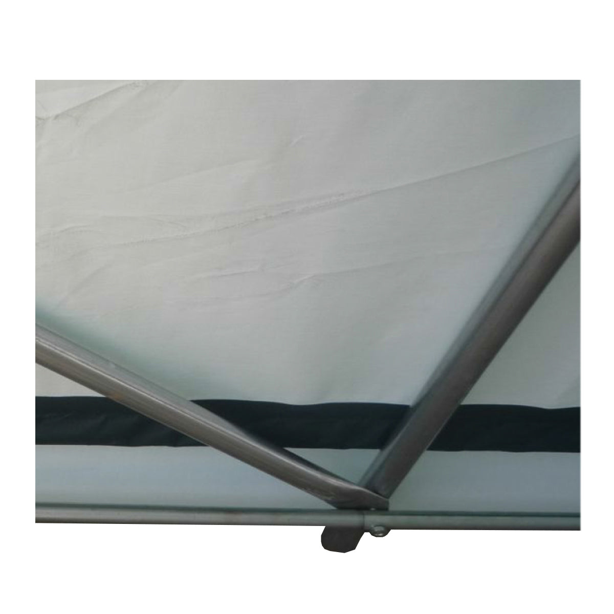 Raktárcsarnok 3,66 m széles, 6,1 m hosszú, 2,44 m magas PVC-ből, fémszerkezettel.