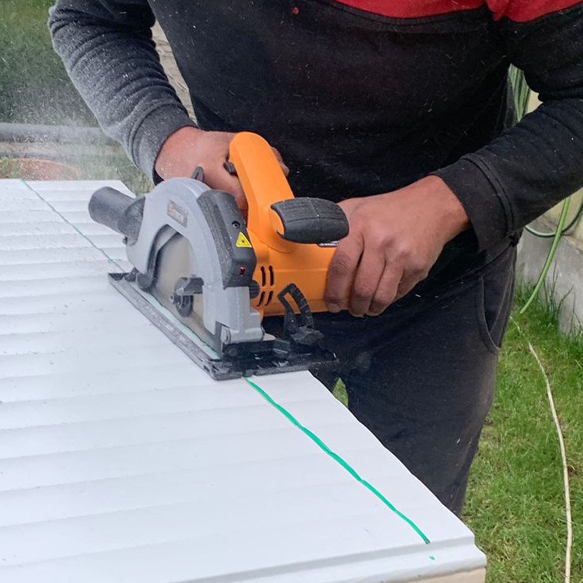 Kézi körfűrész 1500W, 4700rpm 185mm-es tárcsával