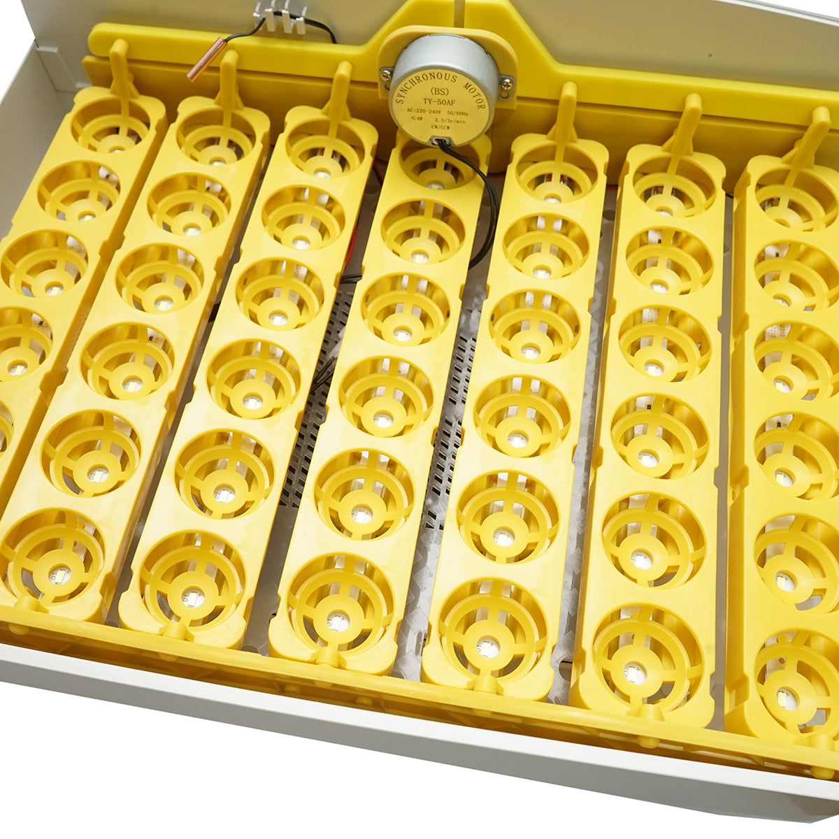 Automata keltetőgép 32 tojáshoz 220V, automatikus forgatással, hőmérséklet-szabályozással, páratartalom szabályozással, digitális kijelzővel, LED megvilágítású tálcával.