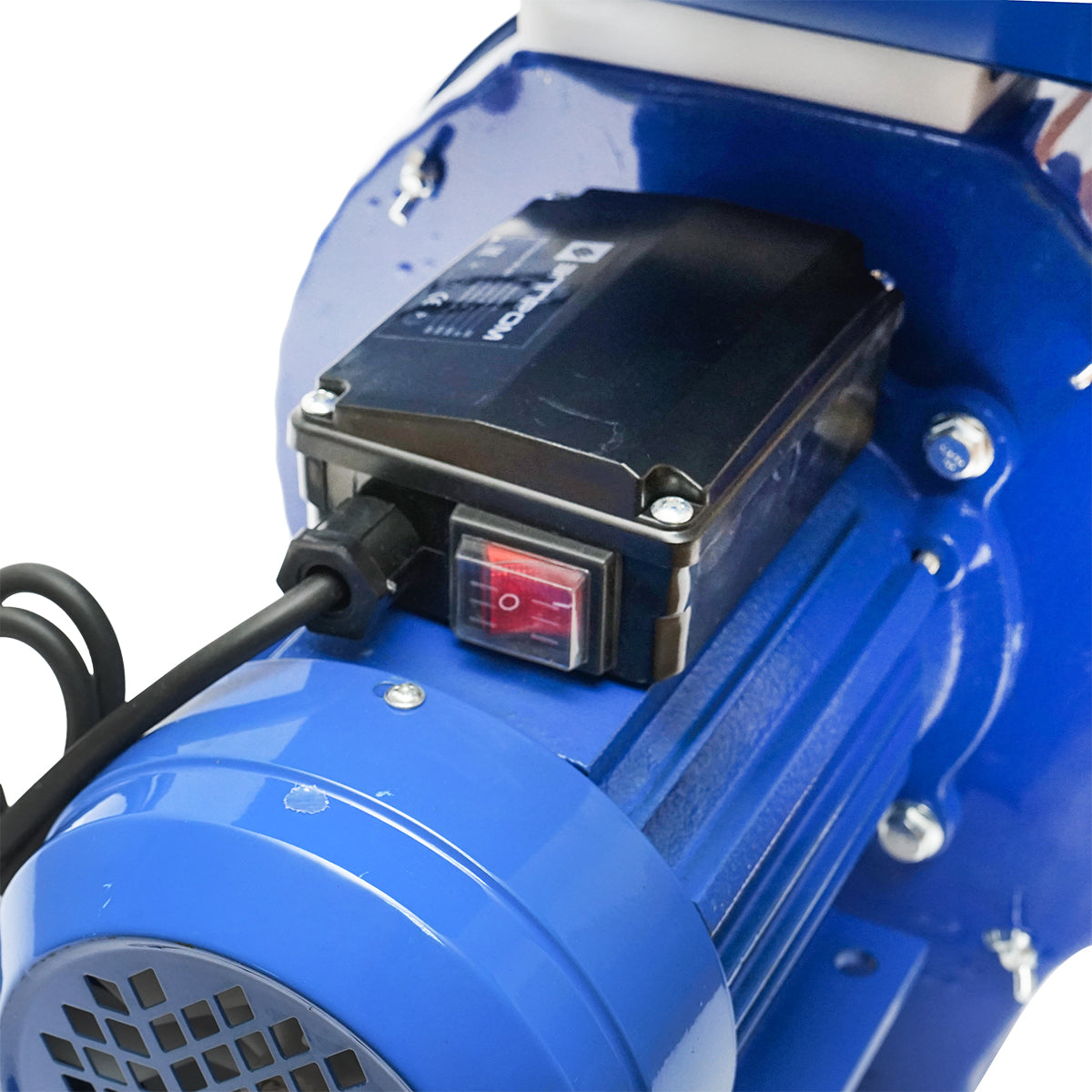 Elektromos gabonamalom, terménydaráló 1,1 KW, 220V, fordulatszám 3000 r/min, kapacitás 240 kg/h, 4 szitát tartalmaz.