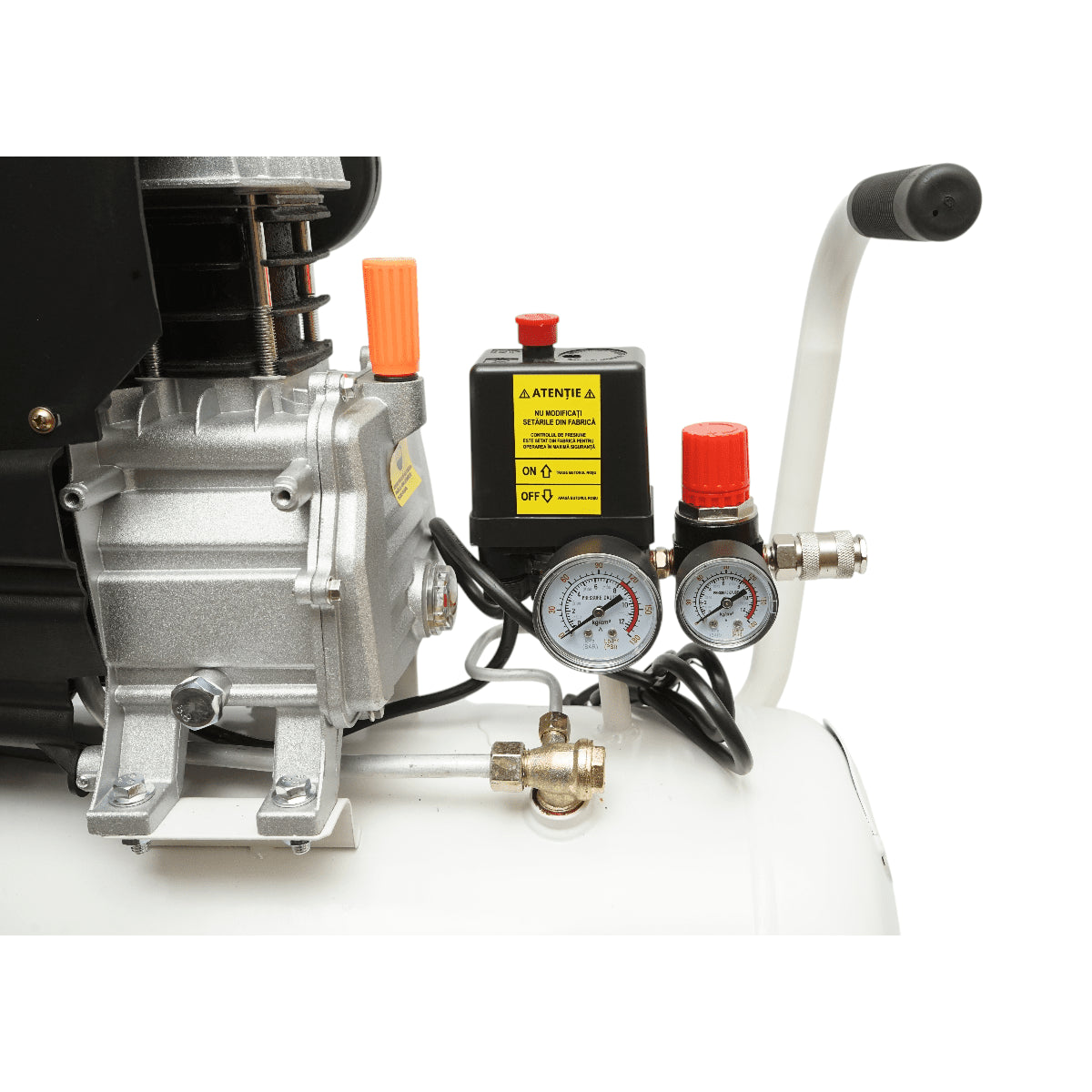 50 literes légkompresszor, motor teljesítménye 1,9 kW/2,5 LE, maximális nyomás 8 bar, levegőbeömlési térfogat 185 l/perc Breckner Germany