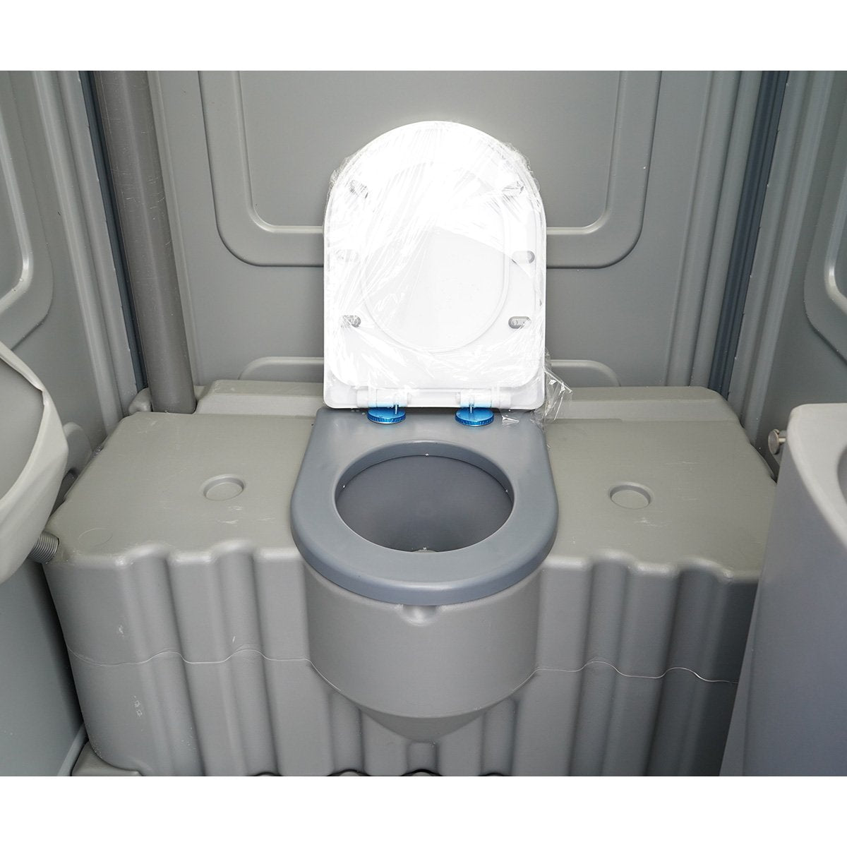 Ökológiai szennyvíztartályos WC 350L HDPE mosdóval, piszoárral, tükörrel, toalettpapír-tartóval és ruhaakasztóval 1150x1150x2250mm