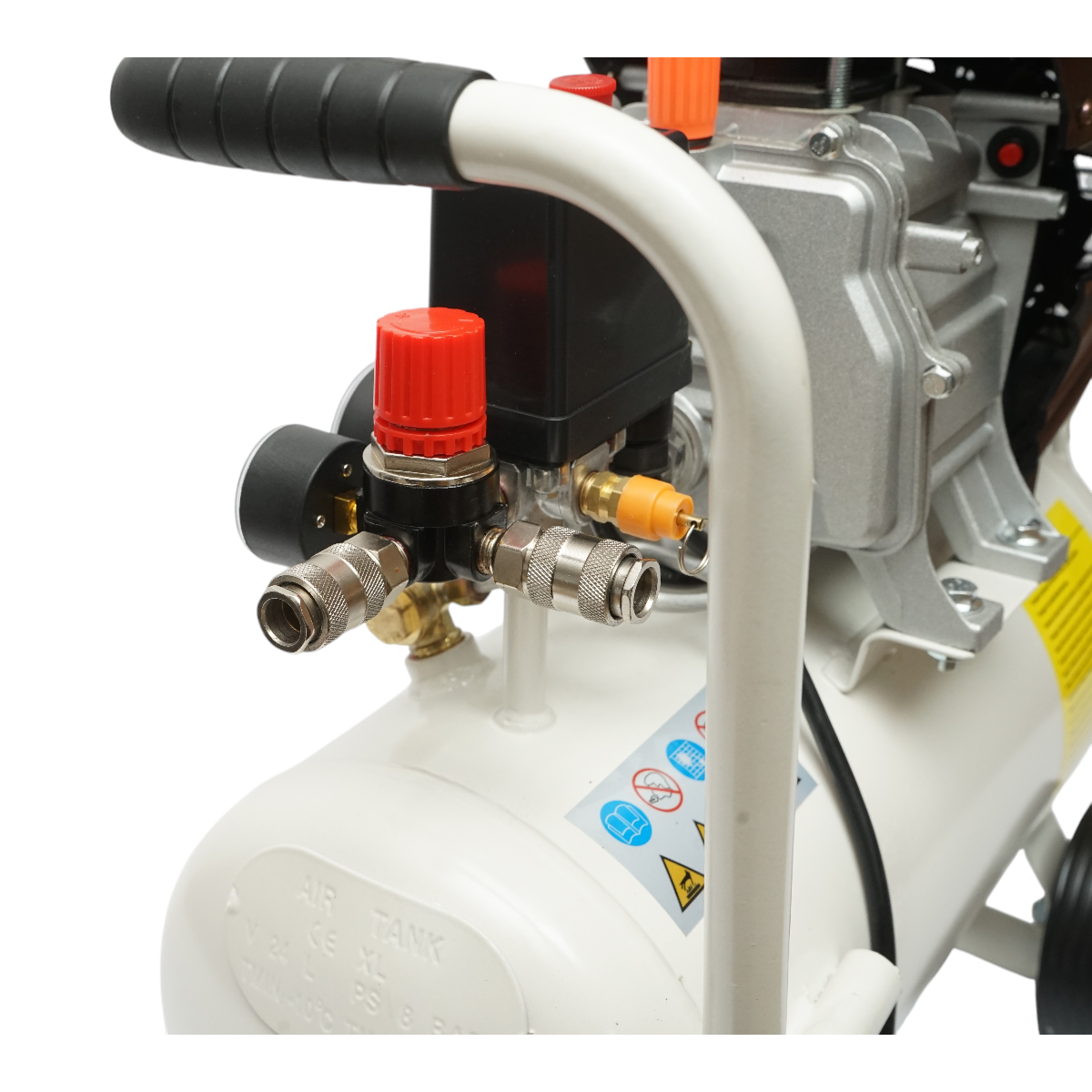 24 literes légkompresszor, motor teljesítménye 1,5 kW/2 LE, maximális nyomás 8 bar, levegőbeömlési térfogat 184 l/perc Breckner Germany