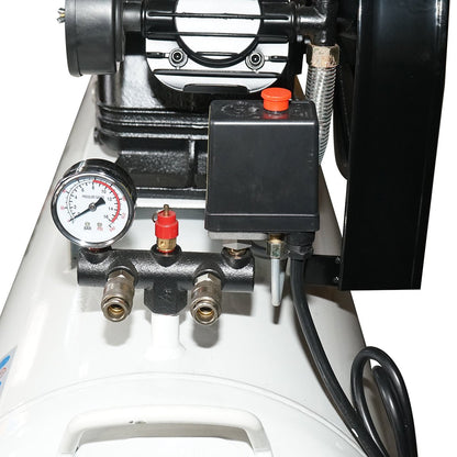 200 literes szíjhajtású légkompresszor, 3 hengeres 3 kW/4 LE motor, maximális nyomás 8 bar, levegőbeömlési térfogat 525 l/perc Breckner Germany