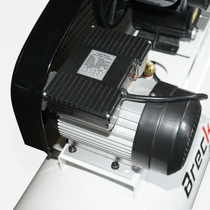 200 literes szíjhajtású légkompresszor, 2,2 kW/3 LE V-twin motor, maximális nyomás 8 bar, levegőbeömlési térfogat 325 l/perc Breckner Germany
