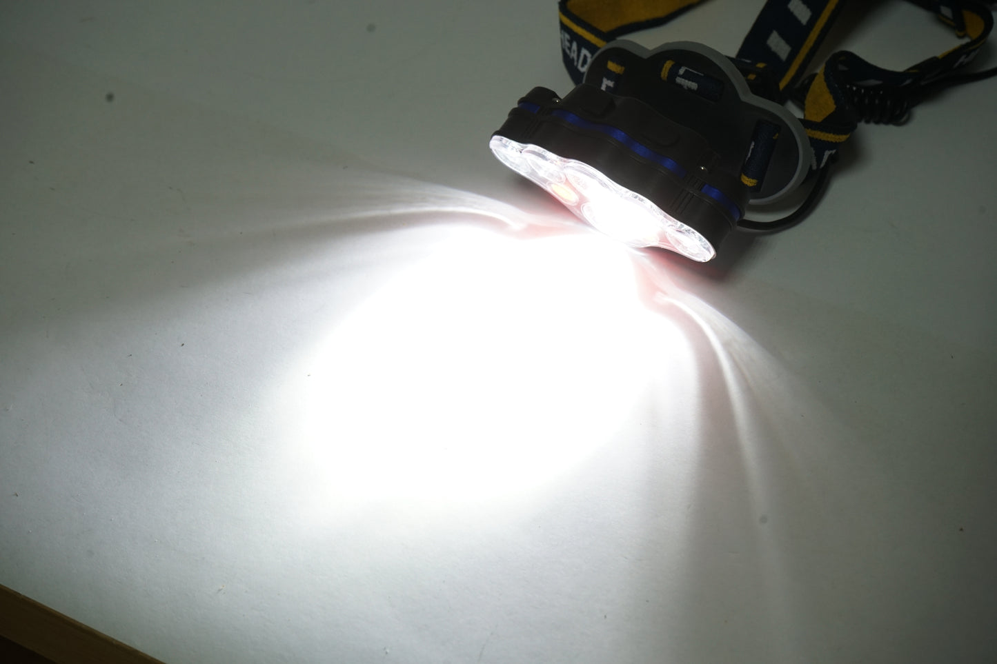 Fejlámpa 8 LED-del, 3 világítási móddal, 2200 mAh-s újratölthető USB-akkumulátorral Crownman