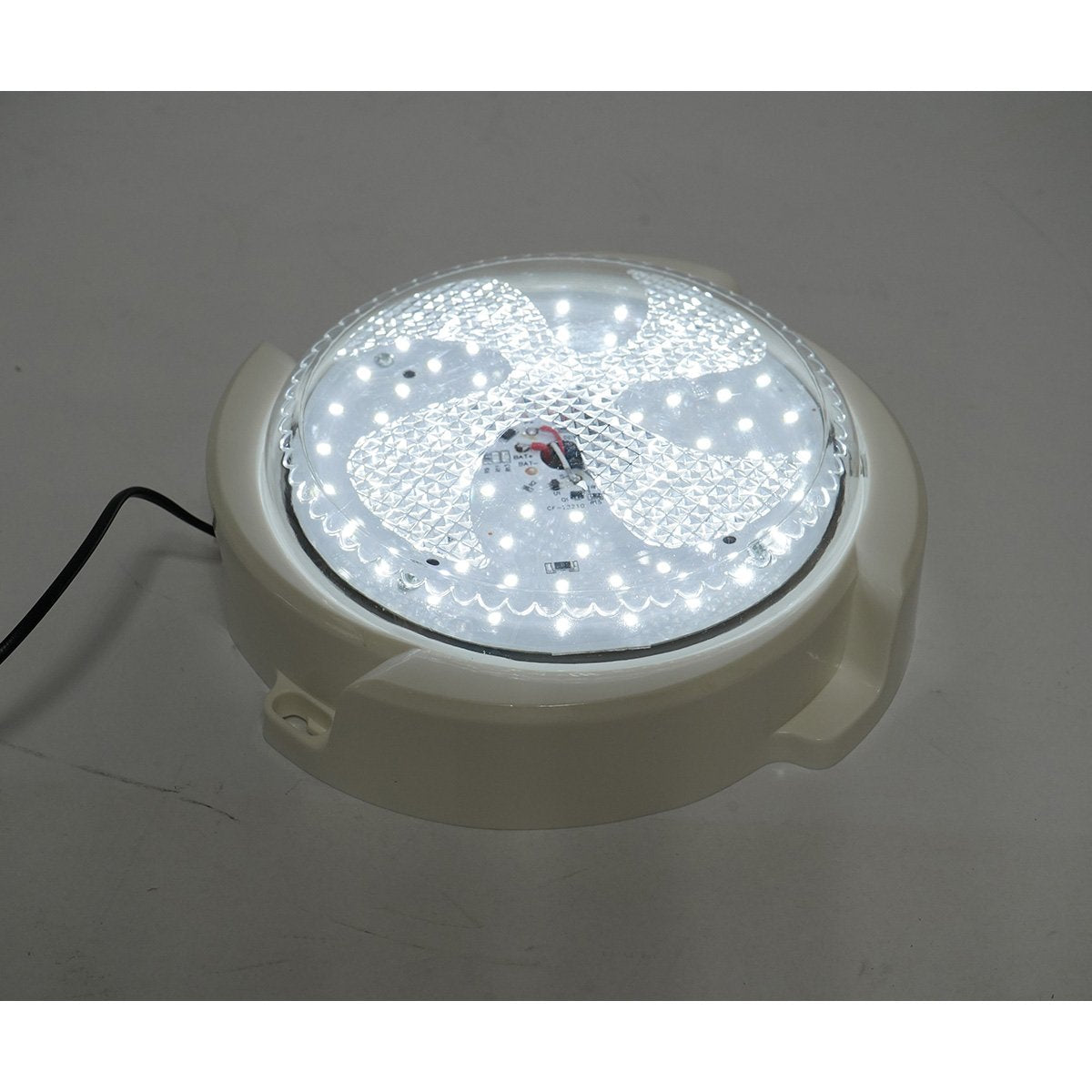 Napelemes LED mennyezeti lámpa 50W, 6500K 3W-os napelem panellel, 1800mAh akkumulátor, mozgásérzékelő és távirányító IP65 Breckner Germany