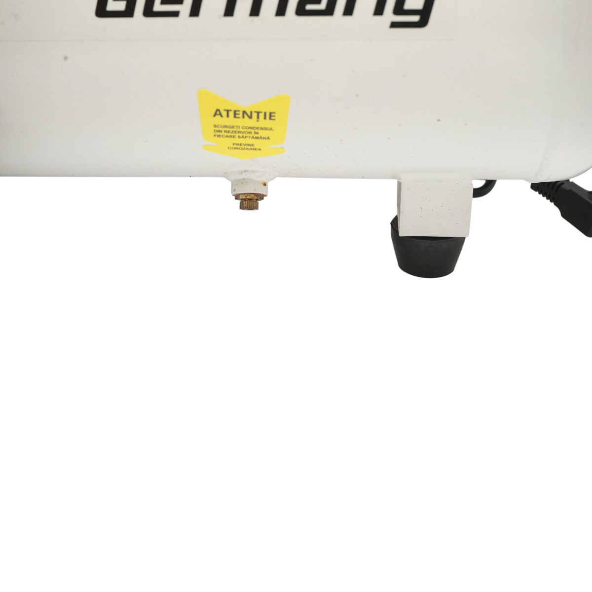 24 literes légkompresszor, motor teljesítménye 1,5 kW/2 LE, maximális nyomás 8 bar, levegőbeömlési térfogat 184 l/perc Breckner Germany
